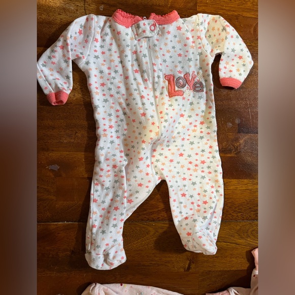 Bundle of 5 baby girl sleepers, footies, size 0-3 months, pink, green - Picture 5 of 9